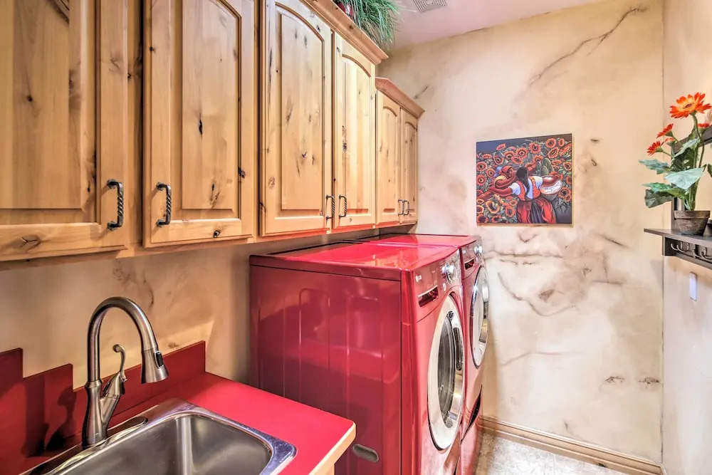 Patio, Grill & Yard: Pet-friendly Lake Havasu Gem