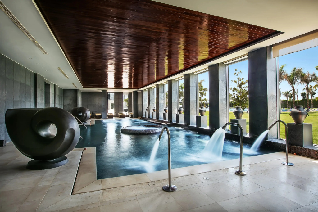 Dusit Thani LakeView Cairo