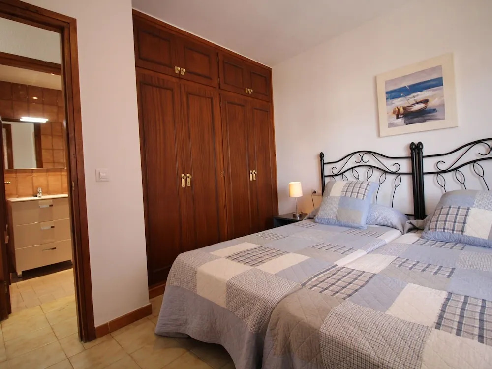 Modern-chic Apartment in Rosas Near the Beach