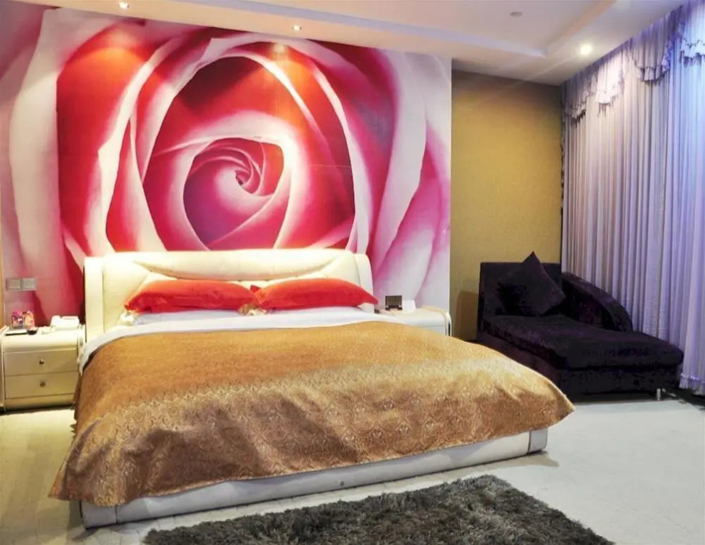 Warm Bed Hotel