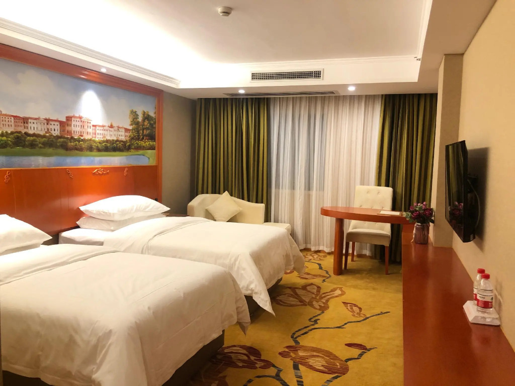 Vienna Hotel (Guangzhou Xintang Shacun Metro Station)