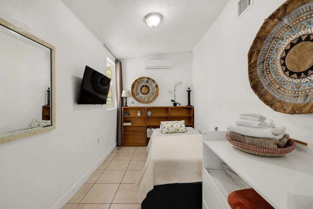 Art filled Room Near Wynwood