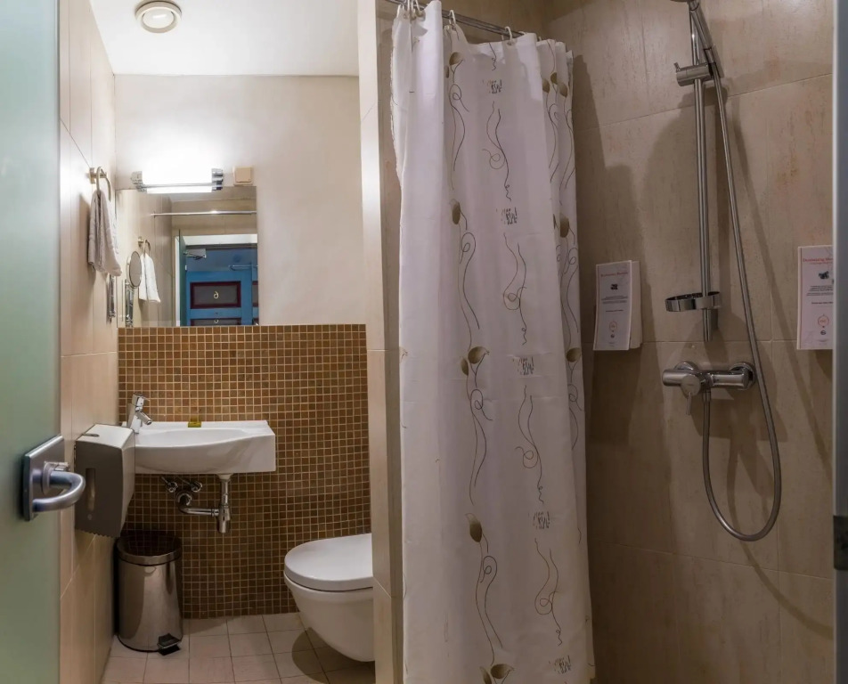 CRU Hotel