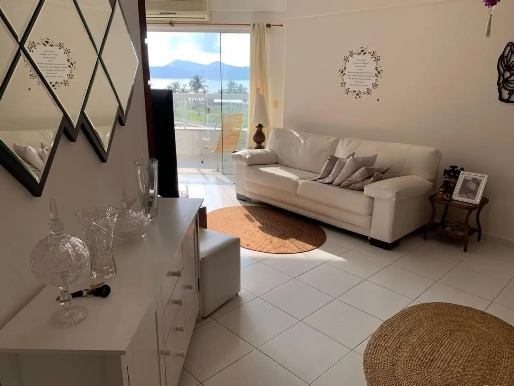 Apartamento em Caraguatatuba em Frente a Praia para 9 pessoas