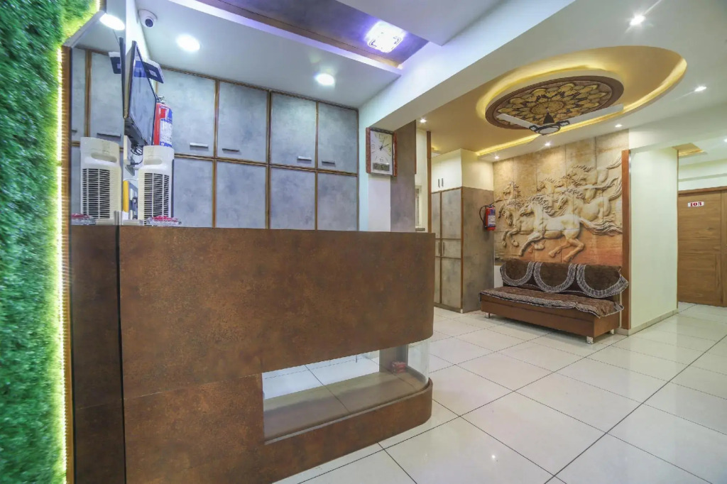 OYO 66877 Hotel VM Palace