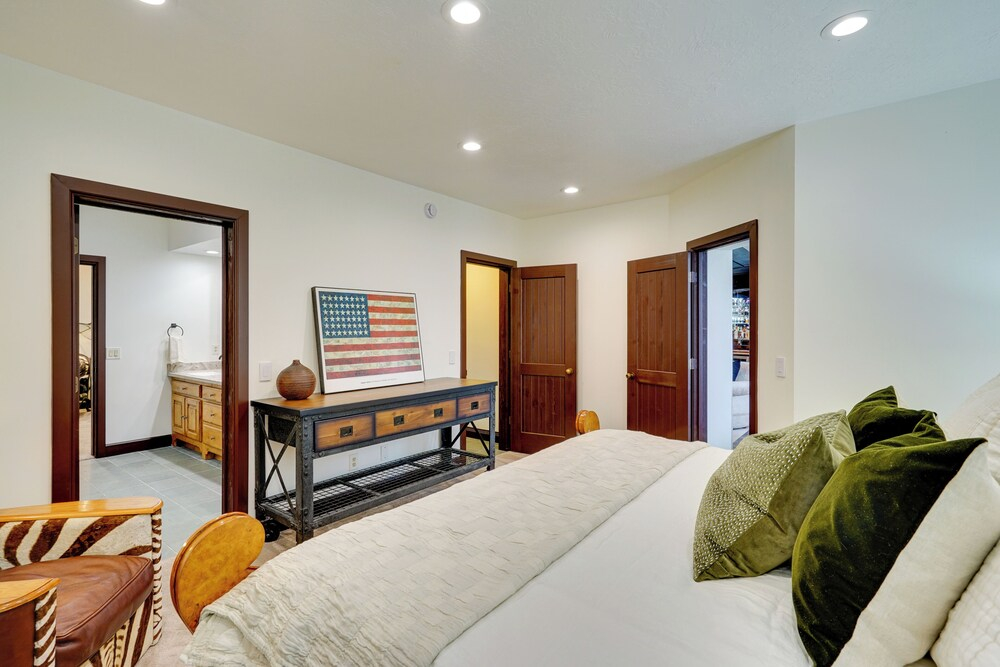 15 Mi to Slc: Riverwalk Suite w/ Mtn Views