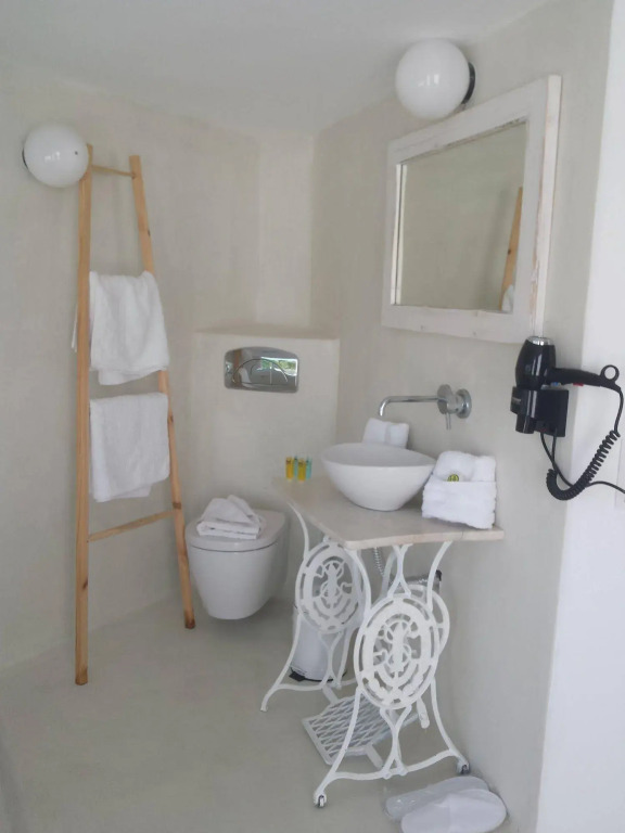 Kouros Home Hotel