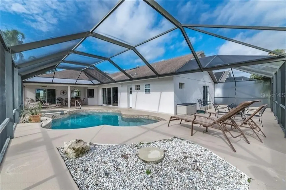 Impressive 5br, Pool, Lake, Disney 10 Minutes 5 Bedroom Home