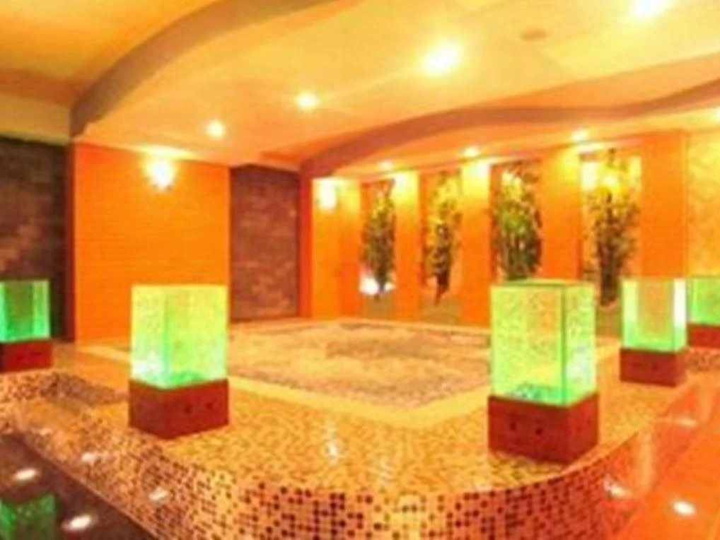 Apogee Hotel