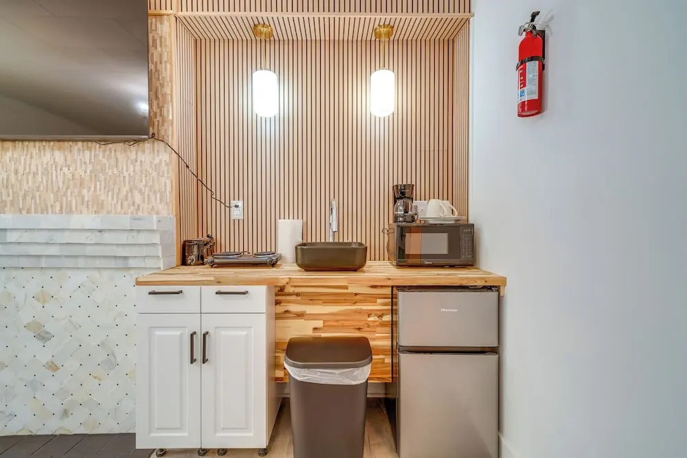Historic Hinton Gem: Walkable Luxury Near Dtwn!