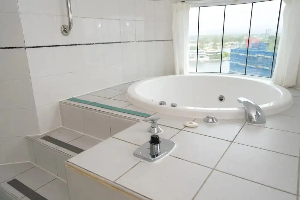 Comfortable 2 Bedroom Apartment With River Views