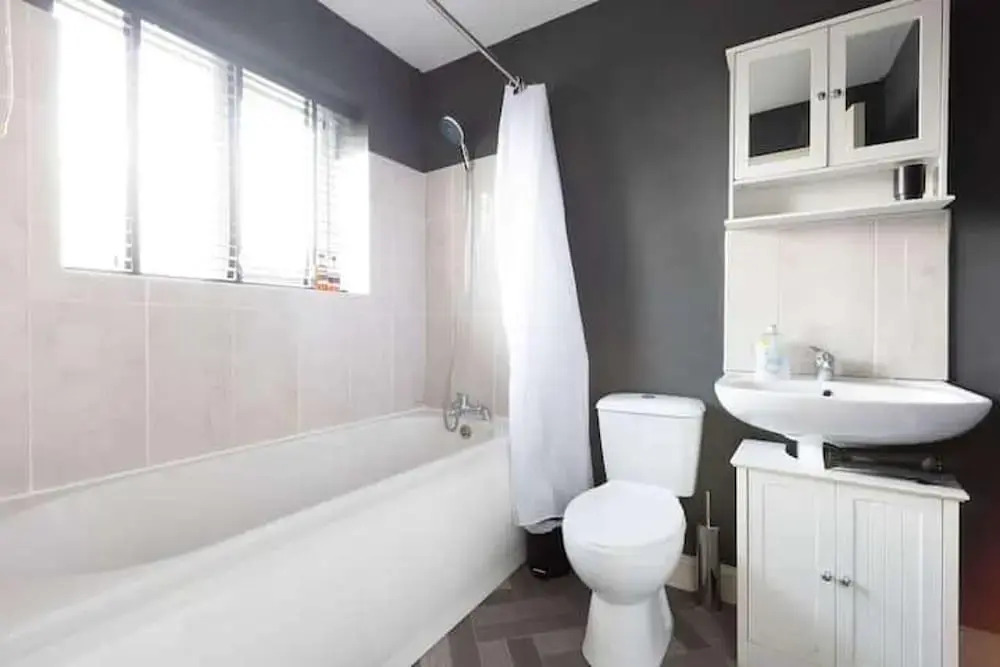 Huge Home,sleeps 12, Private Parking, Pets ok