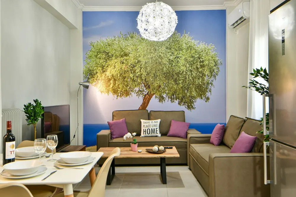 Fresh & renovated apartment next to metro station