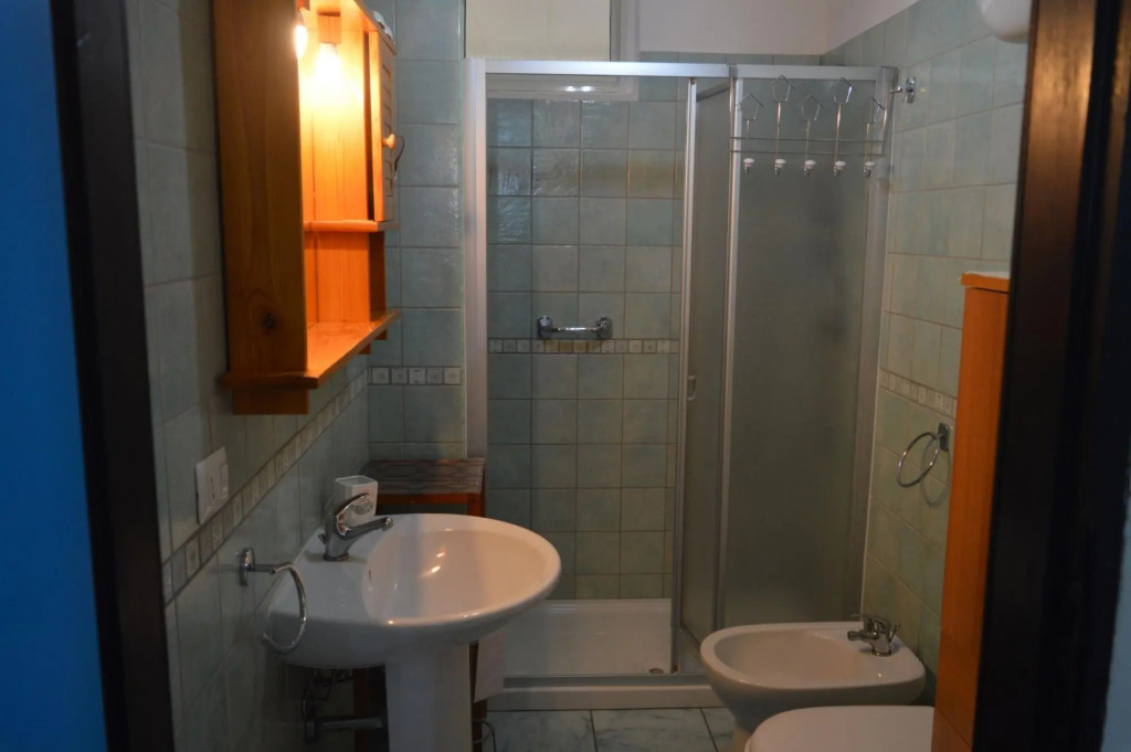 Holiday apartment in a small condominium 300 meters from the sea shore with sea view from the bedroo-Appartamento dei Gabbiani