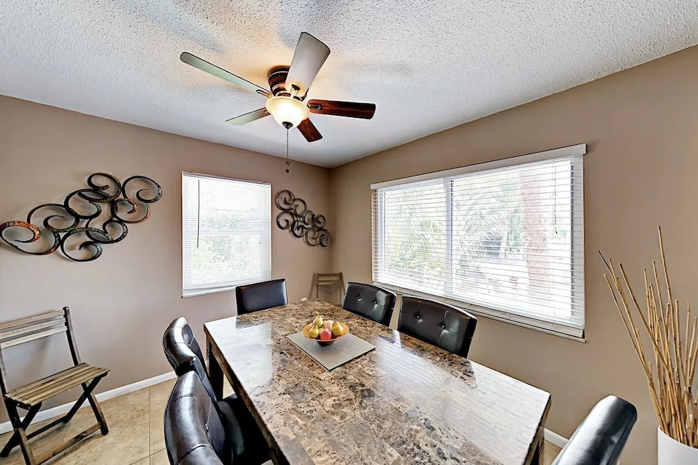 Waves 20 Condo - 2 Br condo by RedAwning