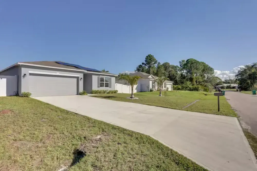 Palm Breeze Lux Stay - Port St. Lucie