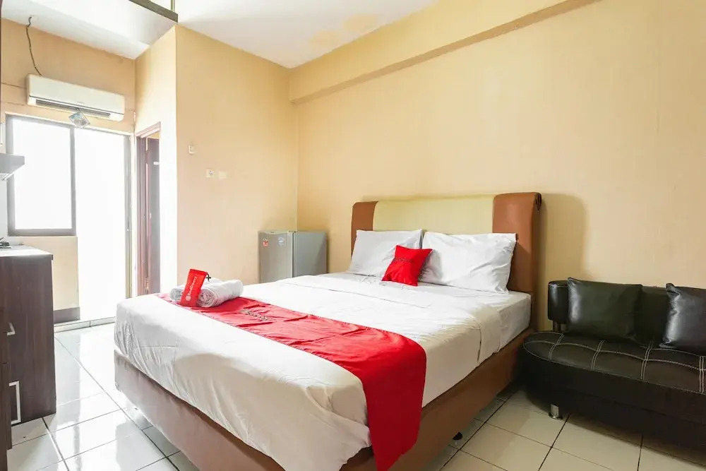 RedDoorz Apartment @ Gateway Cicadas