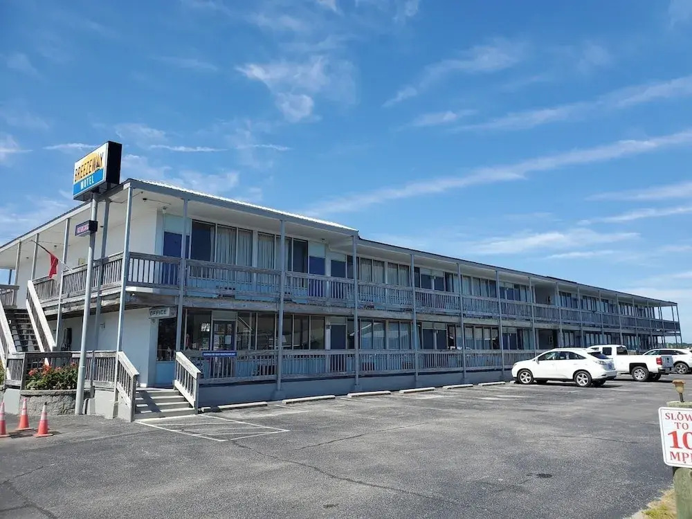 The Breezeway Motel & Resturant