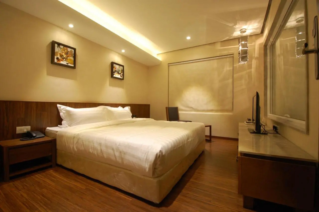 Click Hotel Sapphire Star Indore