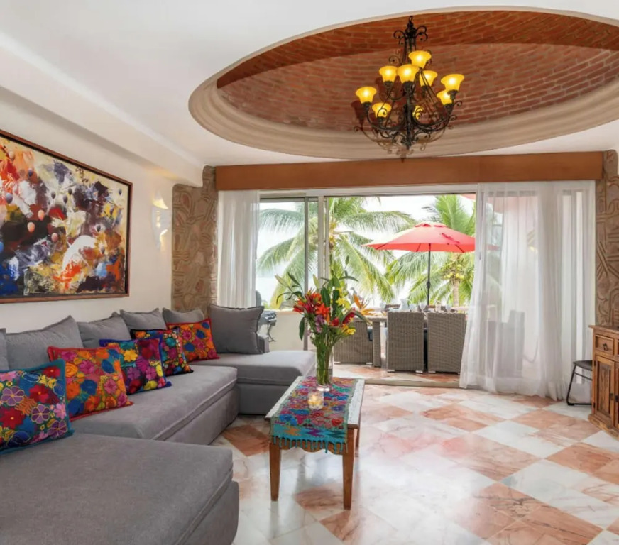 Ocean Front Penthouse Pool Sleeps 8 People