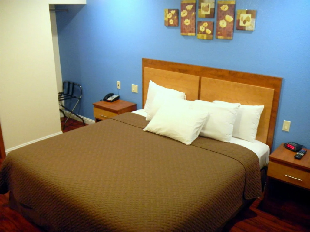 FairBridge Inn & Suites Gateway to Yosemite
