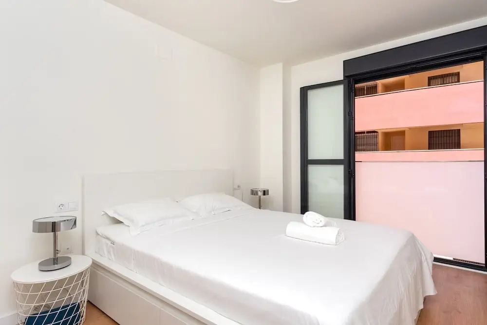 Central and Beachfront Apartment with Balcony Ref 131