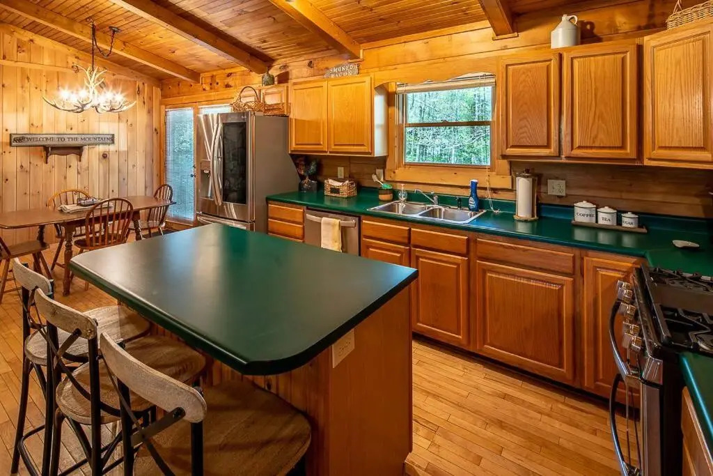 Cozy ‘Grey Fox’ Cabin Between Boone & Blowing Rock