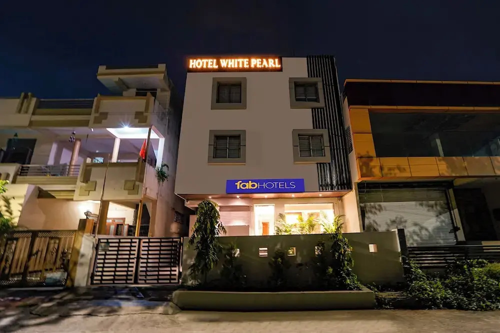 FabHotel White Pearl