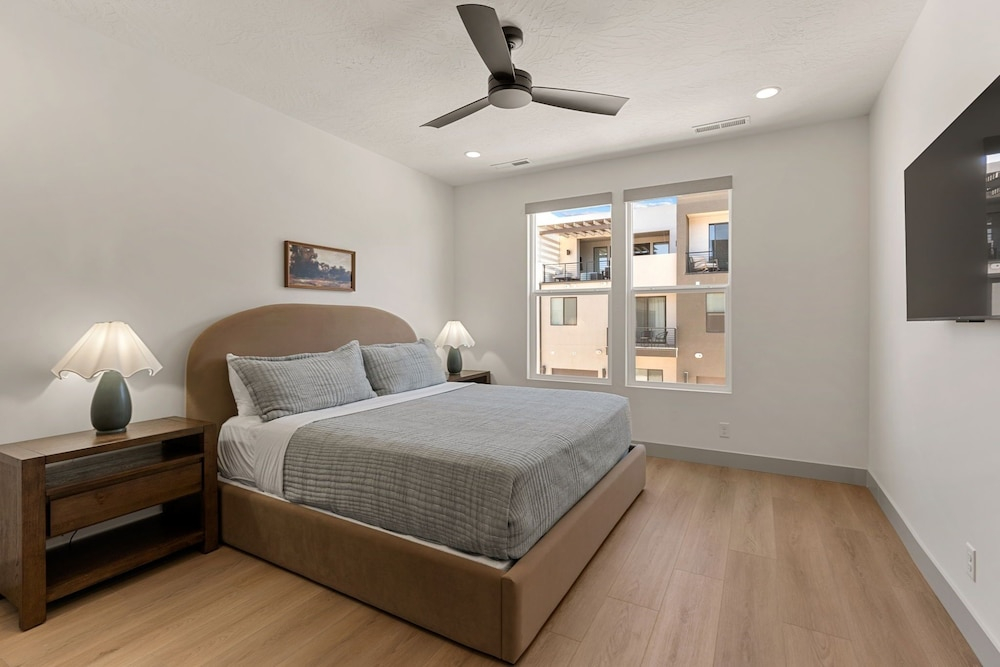 Luxury Rental At Desert Color 6 Bedroom Townhouse