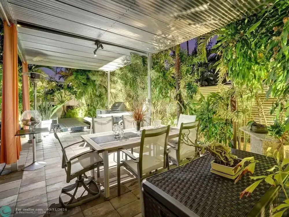 Buddha House 3BR 2BA Home -lush Backyard