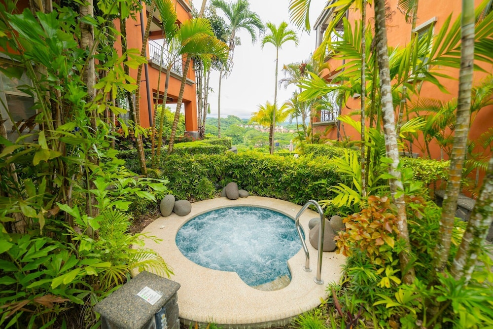 Montebello 4E 3 bdr Pool View in Los Suenos