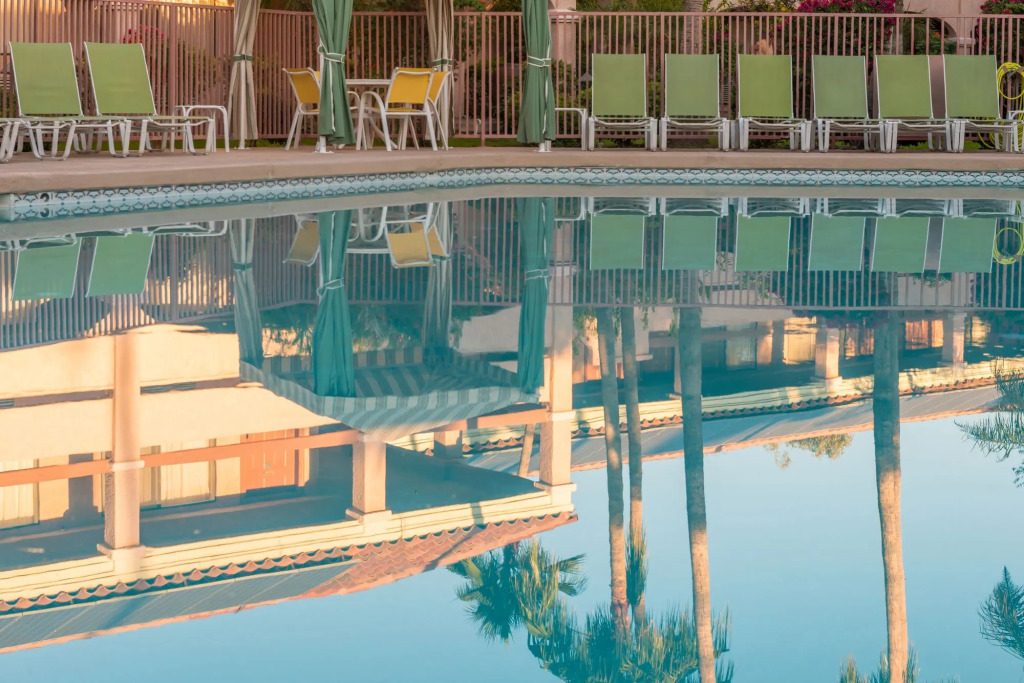 La Fuente Inn & Suites