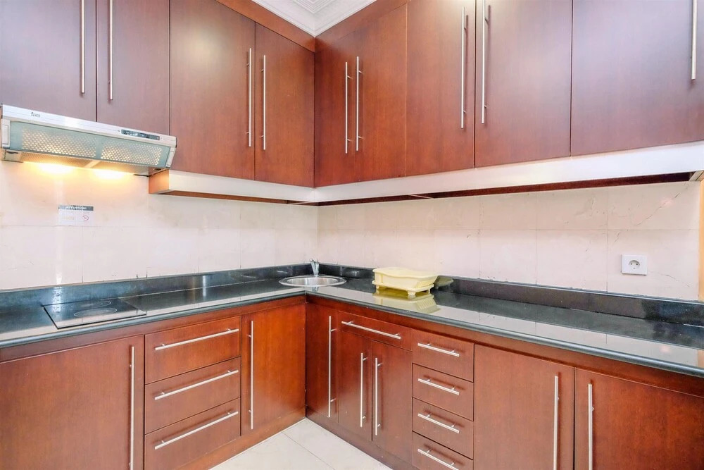 Homey And Comfort Studio At Roosseno Plaza Apartment