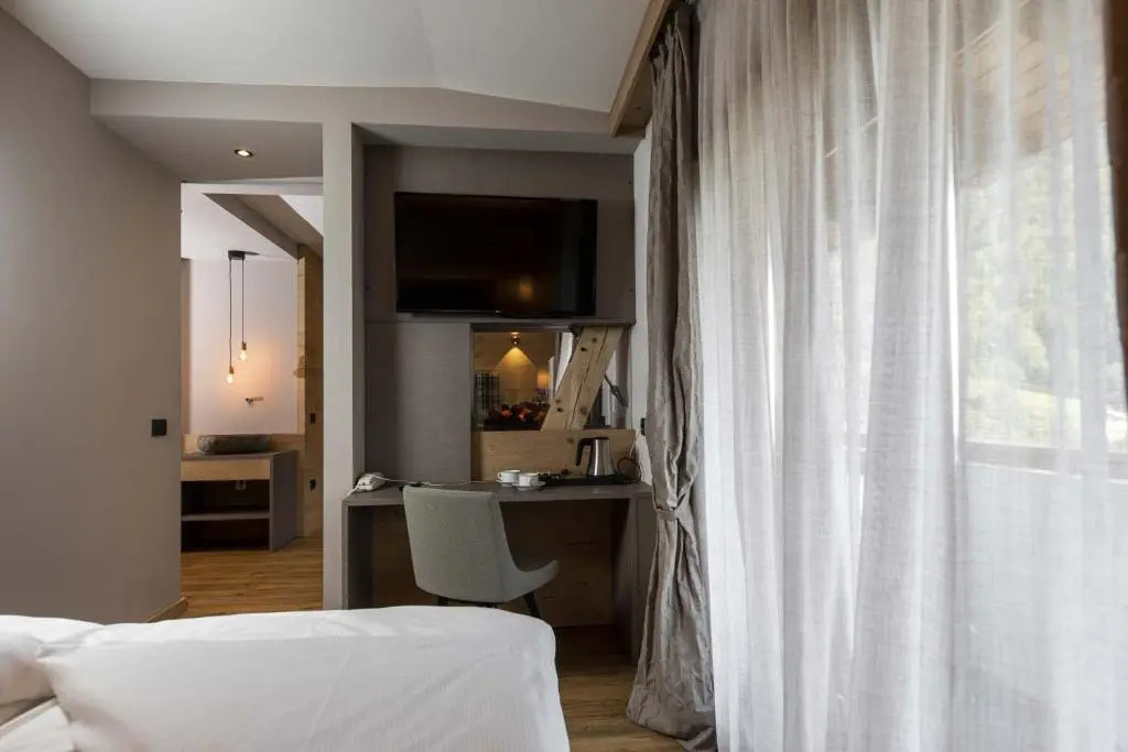 Ariston Lake View Hotel
