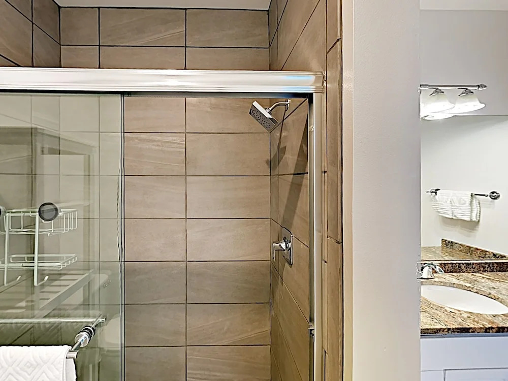 Chic Belltown Court W/ Pool & Rooftop Deck 2 Bedroom Condo