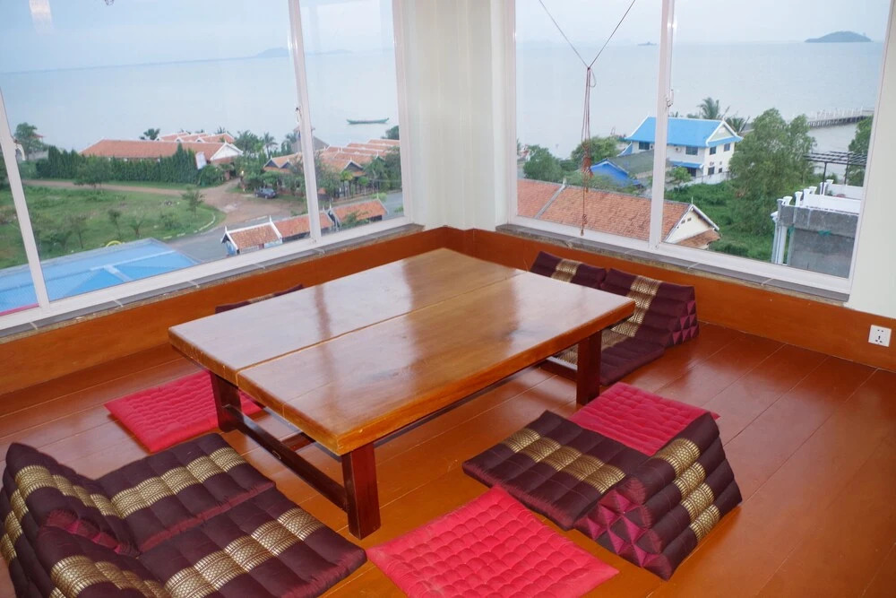 Ocean Breeze Hotel