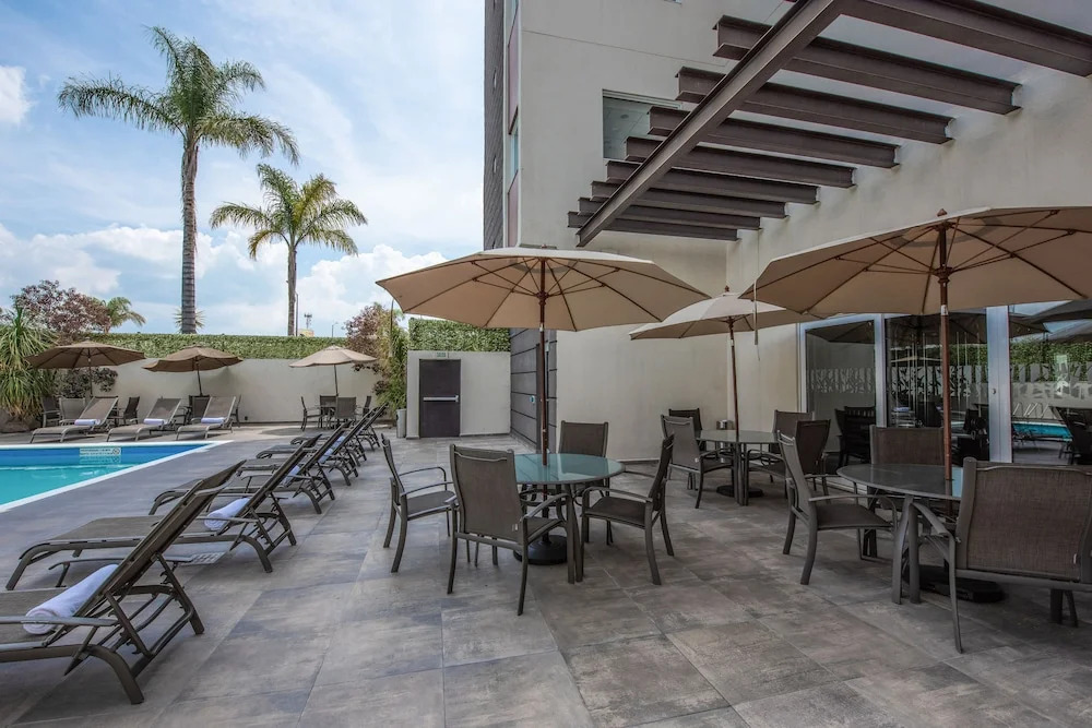 Holiday Inn Express and Suites Celaya