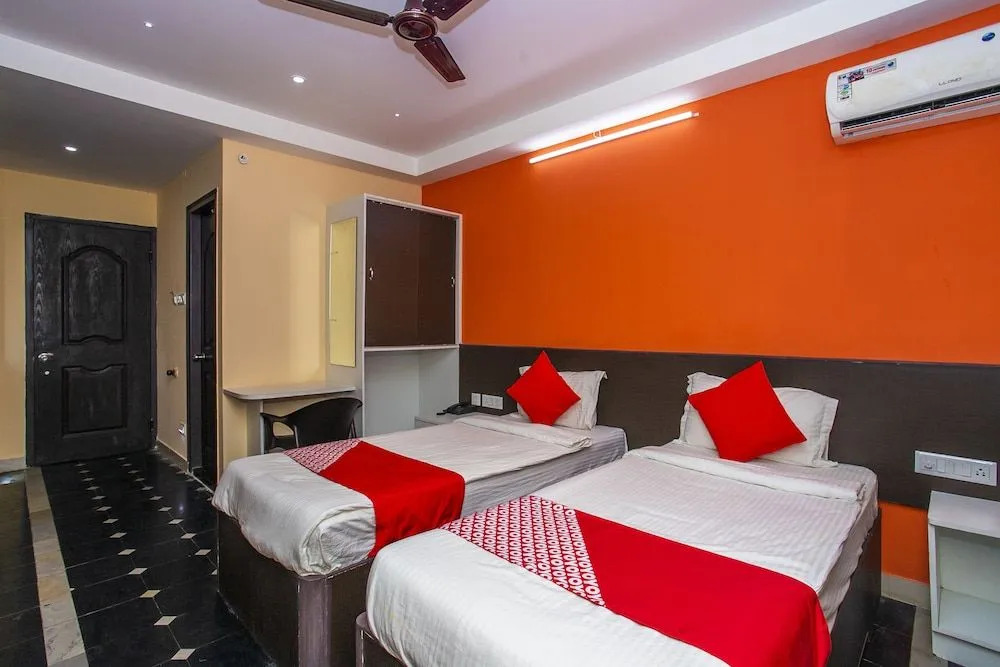 OYO 22837 Chairmen's Hotel