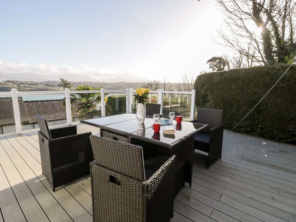 11 Glyn Garth Mews