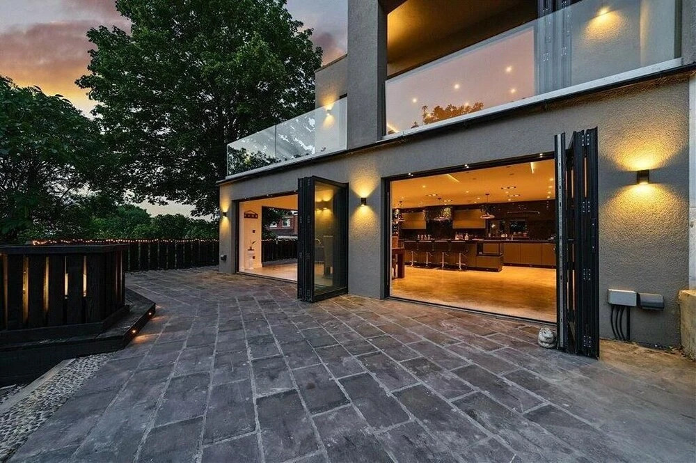 Designer Villa With spa and Magical Views, 5 bdr