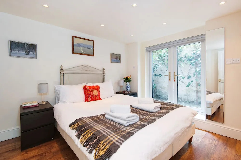 Pleasant Hackney Home by Victoria Park