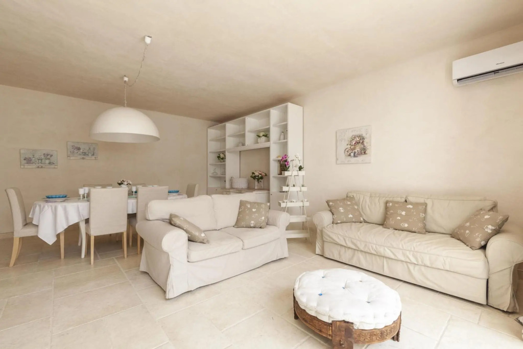 Exclusive Villa Reginella with large garden and private pool just a few minutes from the center of L-Villa Reginella