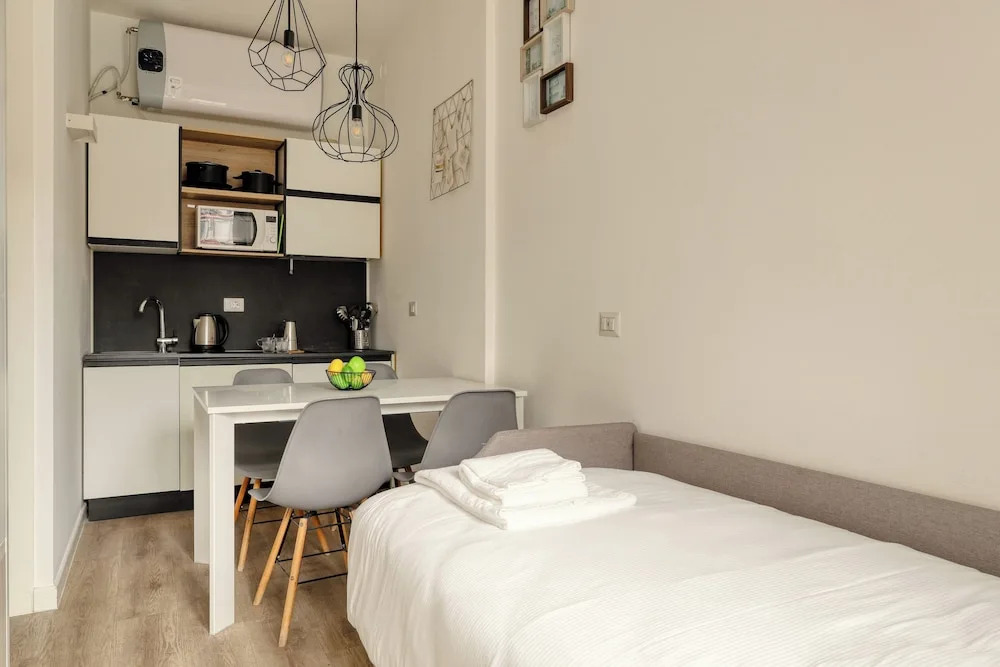 JOIVY Cosy Studio with Balcony