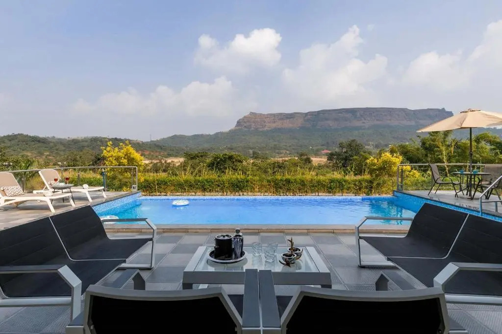 StayVistas The Tavern At Canary Farms - Mountain-View Luxury Mansion with Infinity Pool & Games Zone
