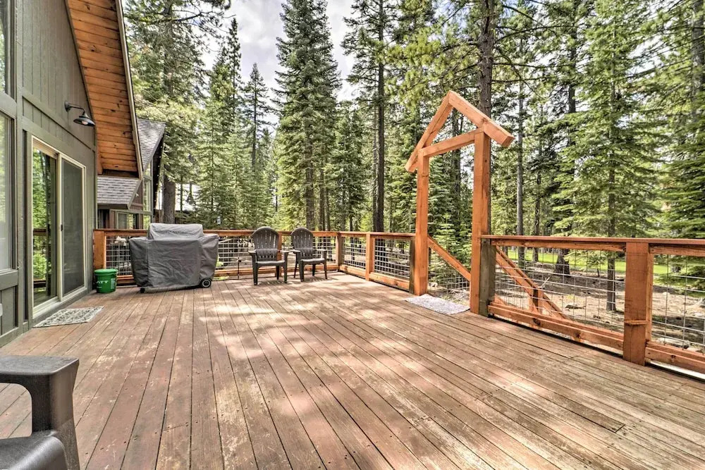 2 Mi to Tahoe Donner Ski Resort: Forest-view Haven