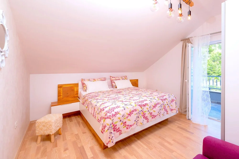 Luxurious Apartments Maslina with Beach