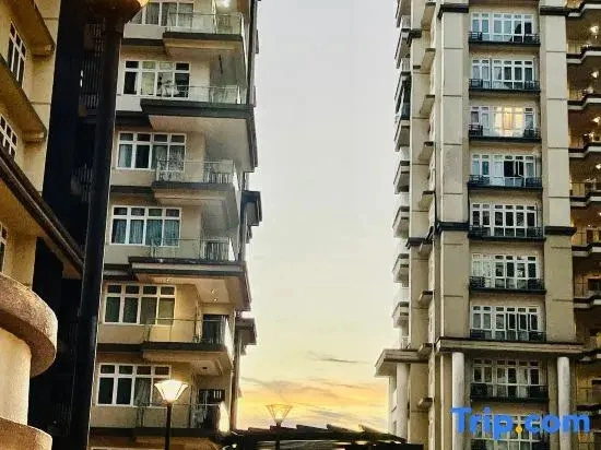 Kuching City Center Riverine Apartment With Balcony & City Views