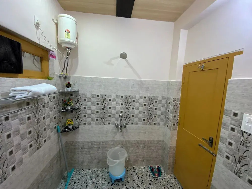 Rock Mountain Premium Homestay, Dalhousie Family & Couple Friendly Relaxing Stay Away from Crowd