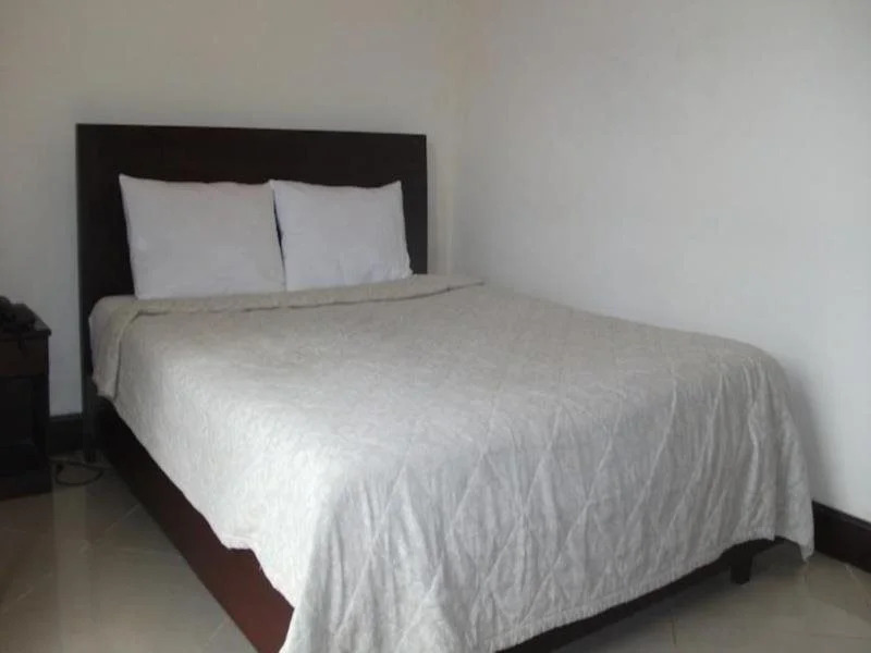 Y Van Hotel