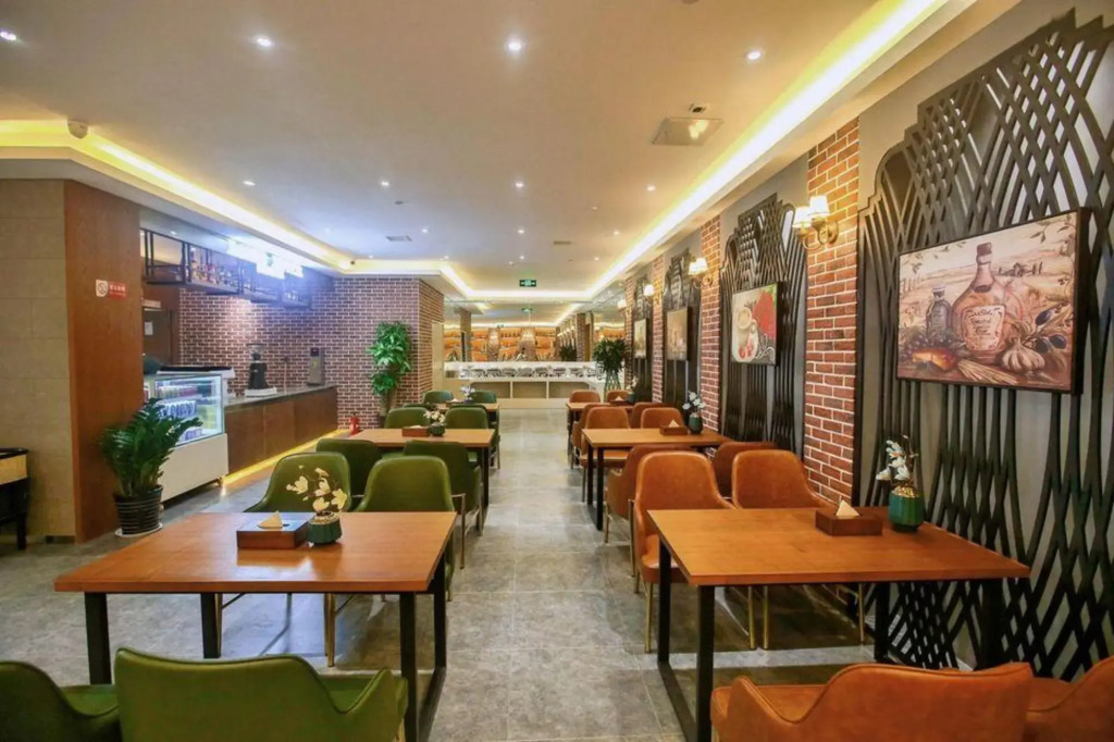 James Joyce Coffetel (Xi'an Chang'an University Town Weiqu South Metro Station)